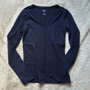 New Without Tags GAP Modern T Blue V-Neck Long Sleeve Shirt
